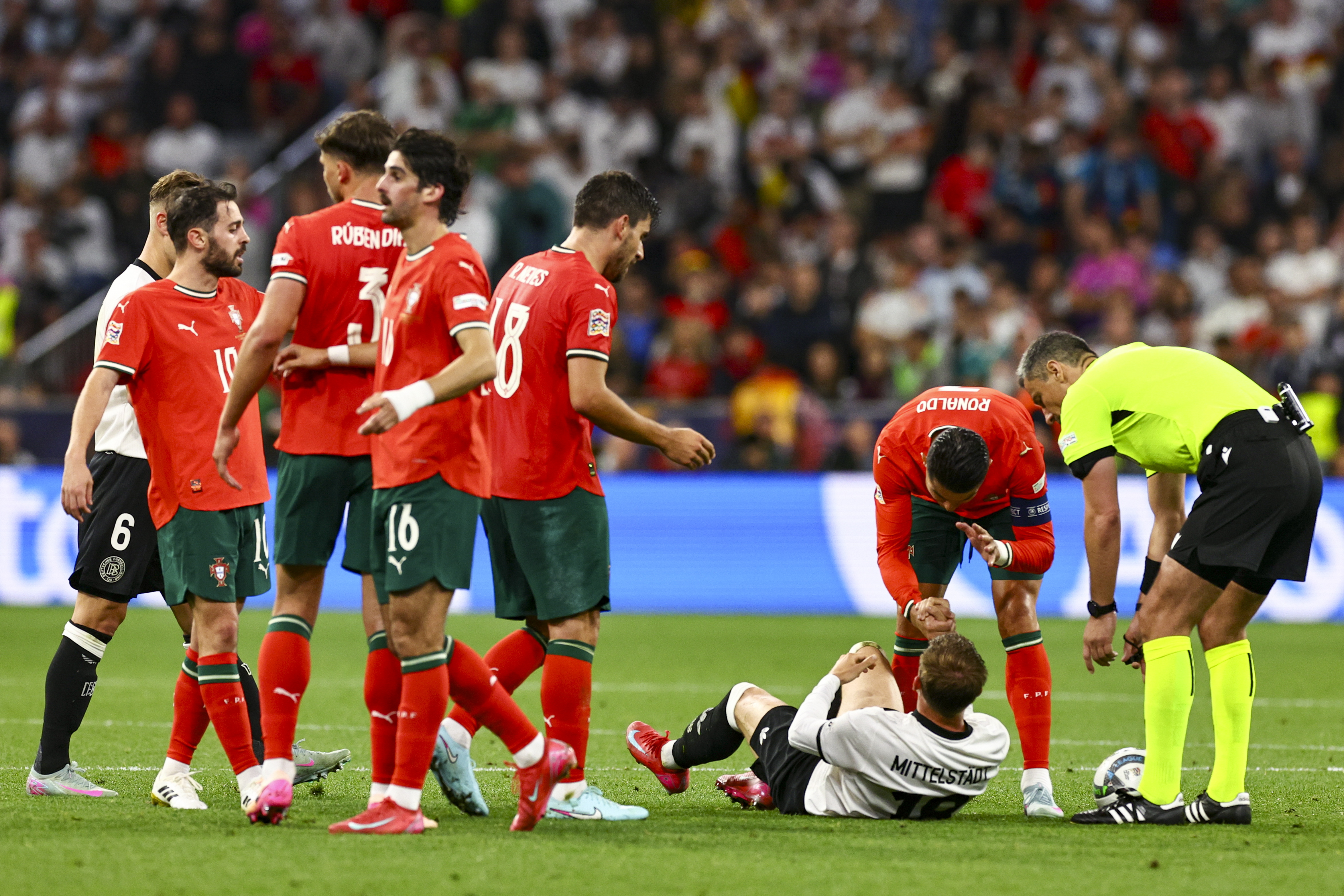 C7娱乐app-包含欧国联比赛：英格兰主场击败巴西，连胜势头不减的词条